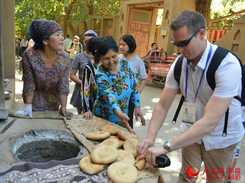 Confiamos en la iniciativa "Un Cinturón-Una Ruta”, afirman especialistas extranjeros de visita en Xinjiang 