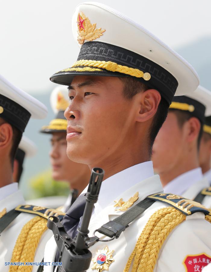 Fotos de entrenamiento para desfile militar de Día de Victoria