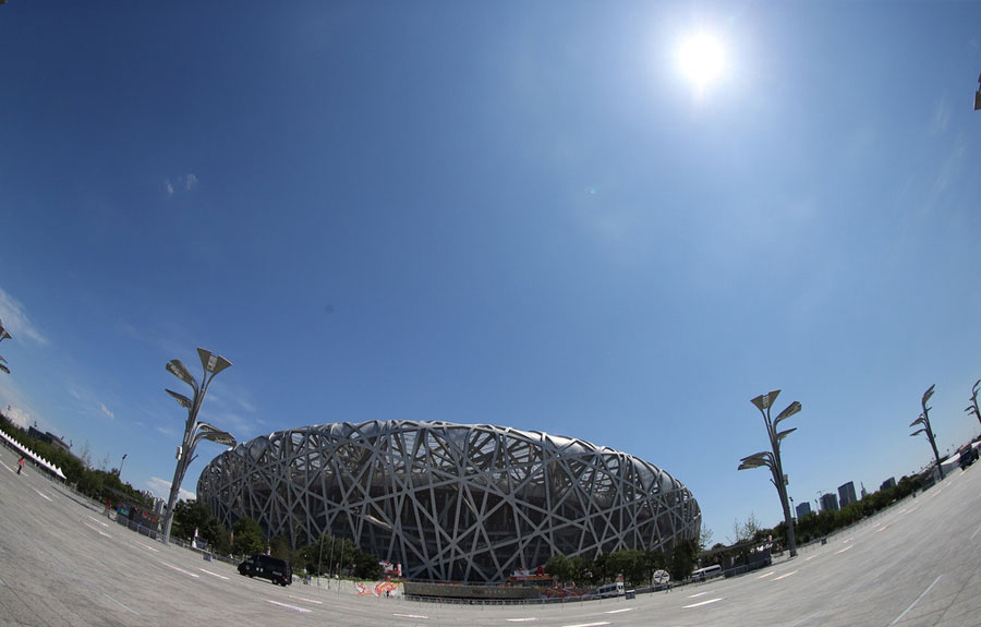 Estadio Olímpico o “Nido de Pájaro” con un impresionante cielo azul, el 22 de agosto de 2015. 