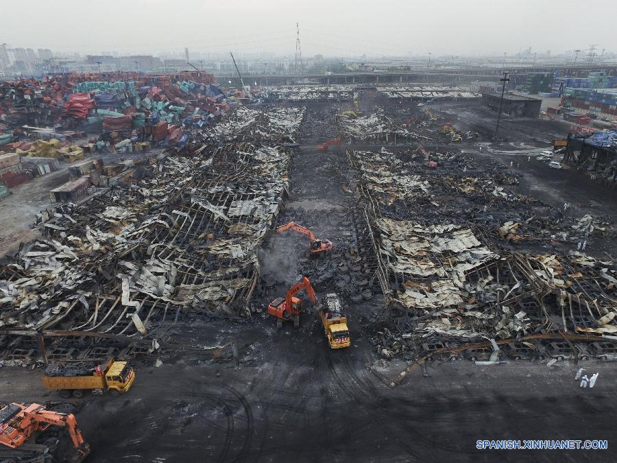 Asciende a 129 cifra de muertes por explosiones en Tianjin, China