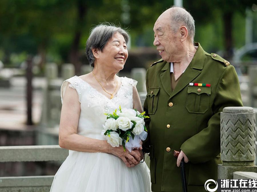 Veteranos hacen su sueño realidad con las fotos de boda