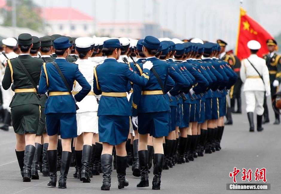 Imágenes de la base de entrenamiento para el desfile militar