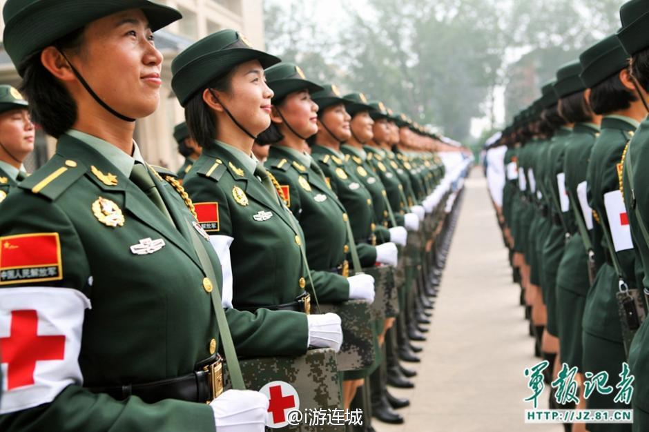 Fotos de soldados en el entrenamiento para el desfile militar