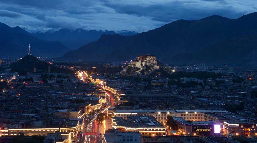 Vistas de Lhasa por la noche