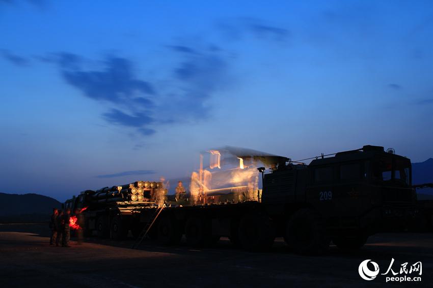 Fuerza china de artillería realiza ejercicios con municiones reales