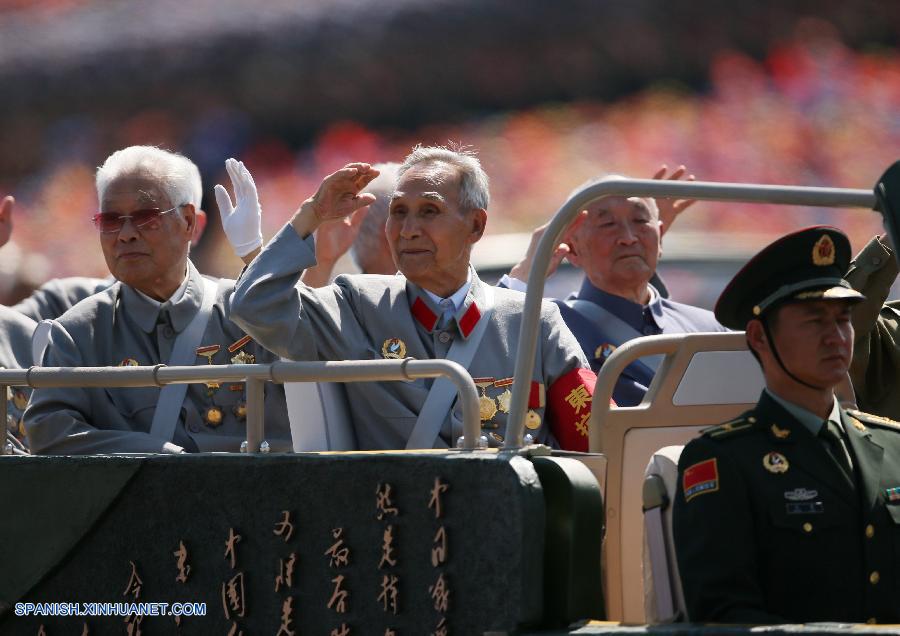 Veteranos de la guerra antijaponesa encabezan desfile militar en Día de la Victoria de China