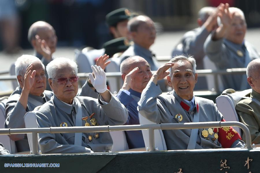 Veteranos de la guerra antijaponesa encabezan desfile militar en Día de la Victoria de China