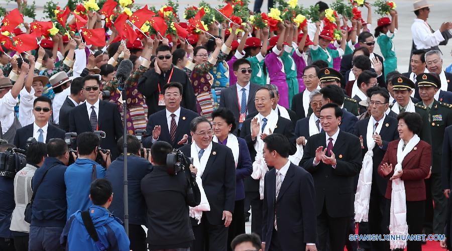 Funcionarios de gobierno central chino llegan a Tíbet para celebración de 50° aniversario de autonomía