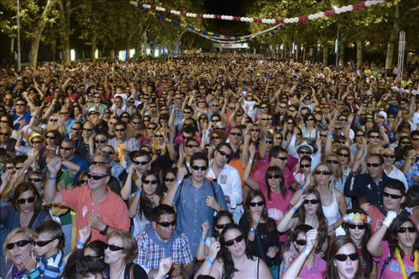 Valladolid logra otro récord Guinness con 6.774 personas con gafas de sol