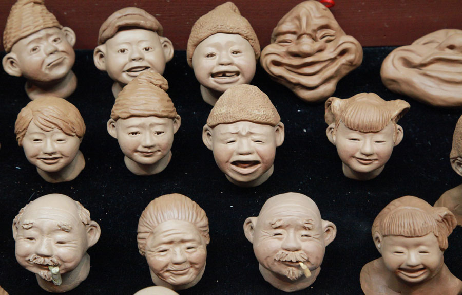 Caras de arcilla hechas por Yue Yunsheng. [Fotografía de Qin Fengjing/chinadaily.com.cn]