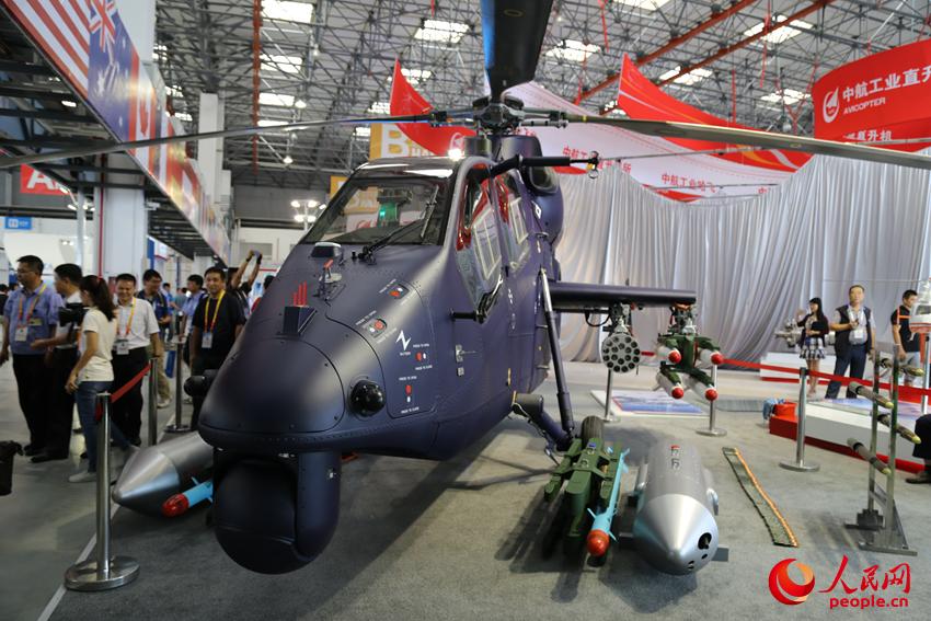 Helicóptero armado 19 E en la III Exposición de Helicópteros