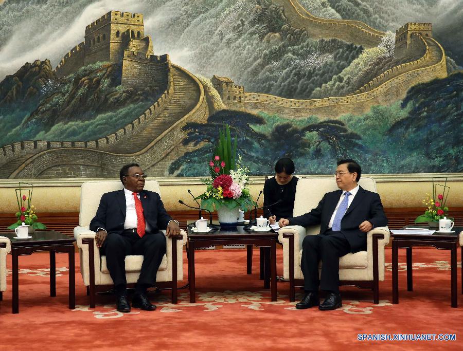 Máximo legislador de China promete relaciones más estrechas con Namibia
