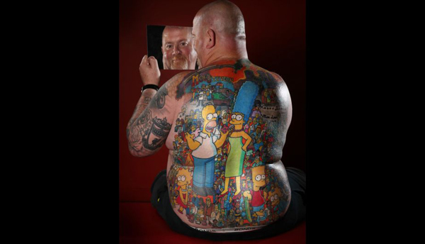 Un australiano luce más de 200 tatuajes de los Simpsons