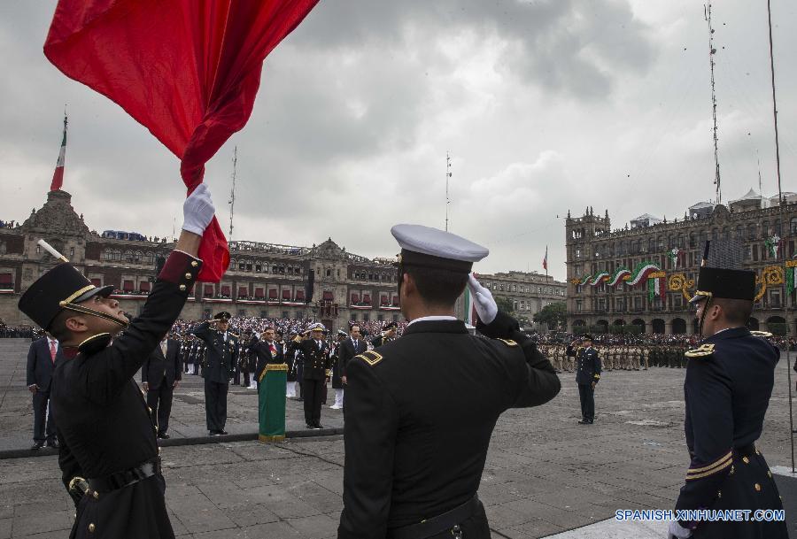"Mosaicos monumentales" marcan desfile militar por Independencia de México