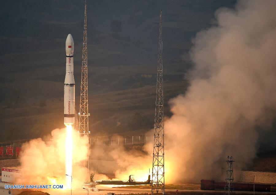 China lanza con éxito nuevo cohete portador
