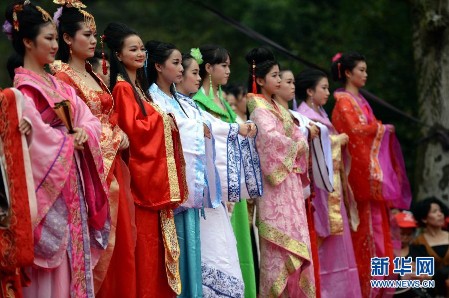 Fiesta cultural del vestuario típico de la dinastía Han se celebra en Jiangxi