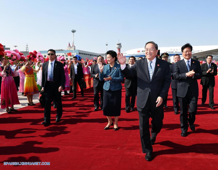 Funcionarios de gobierno central chino llegan a Xinjiang para 60° aniversario de autonomía