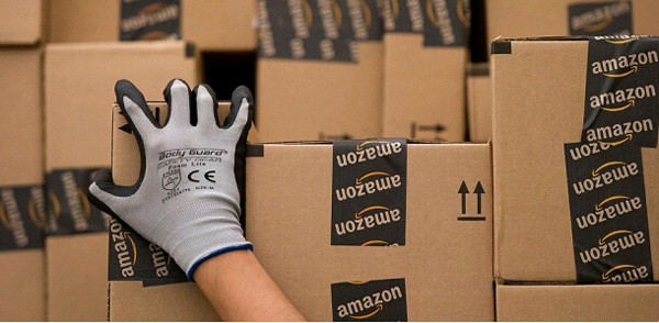Amazon demanda a 1.114 usuarios por cobrar por reseñas falsas