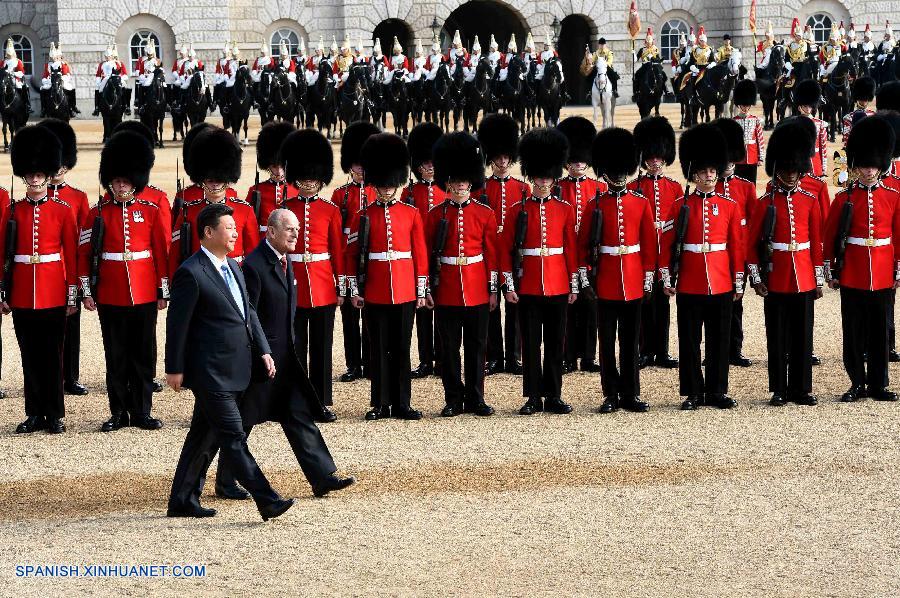 Reina Isabel II ofrece ceremonia de bienvenida a presidente chino en su visita de Estado a Reino Unido
