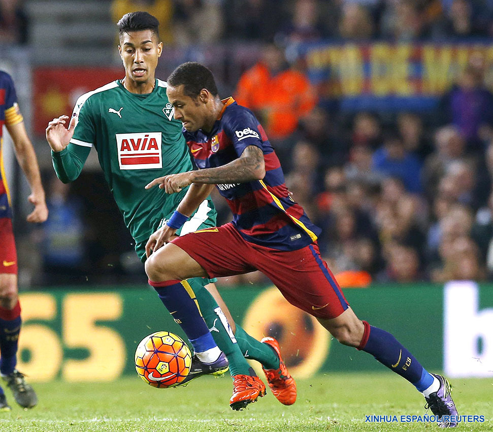 Fútbol: Barcelona gana 3-1 a Eibar con tres goles de uruguayo Luis Suárez