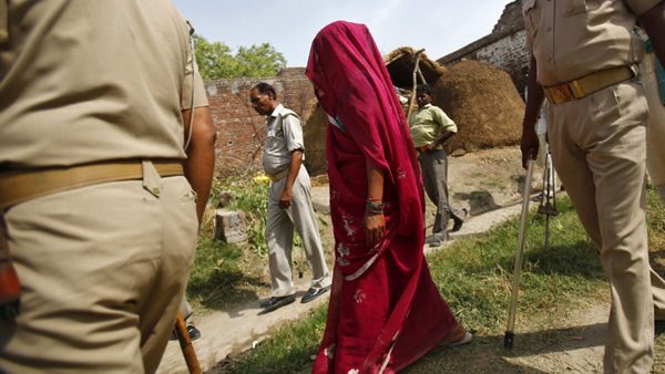 Una joven india de 13 años decapita al hijo de su violador