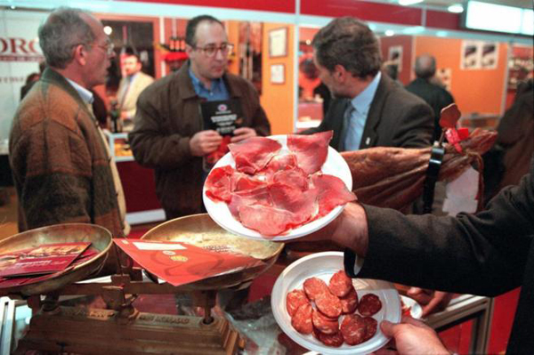 Bolivia recomienda comer carne de llama tras el informe de la OMS