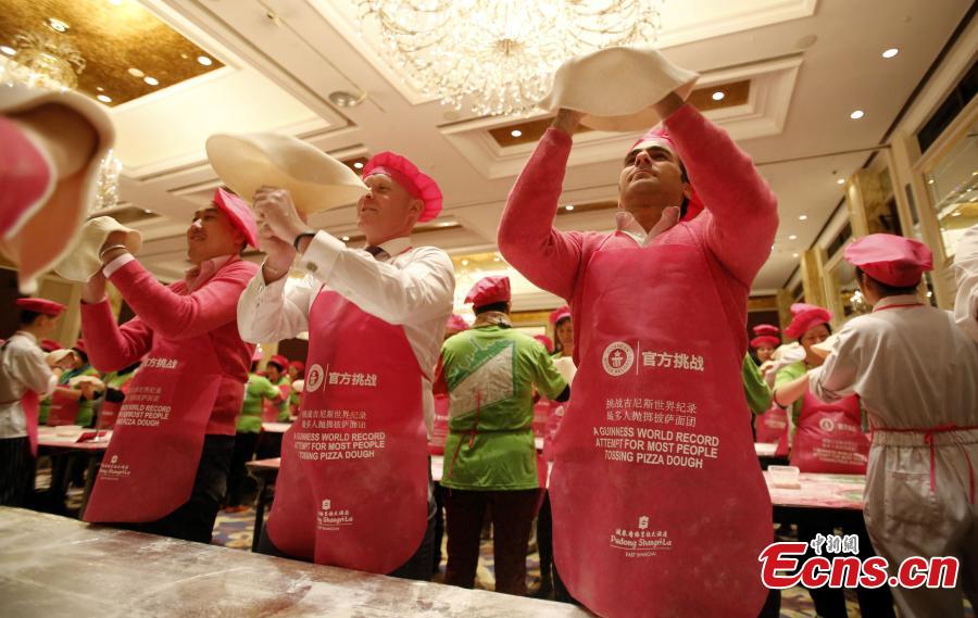 Amantes de la pizza baten un nuevo récord Guinness en Shanghai