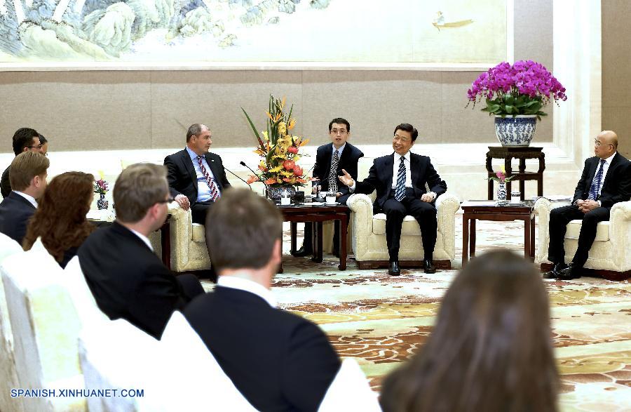 Vicepresidente chino se reúne con jóvenes líderes políticos de Europa central y oriental