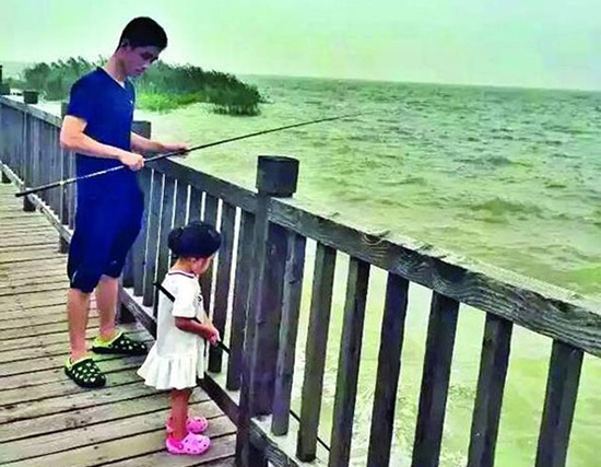 Un padre vende su casa para mostrarle el mundo a su hija