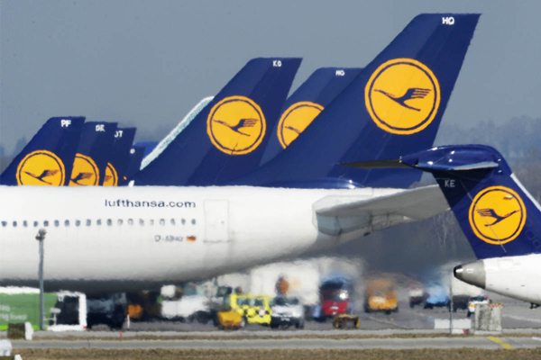 Lufthansa cancela 929 vuelos este lunes por la huelga de auxiliares de vuelo