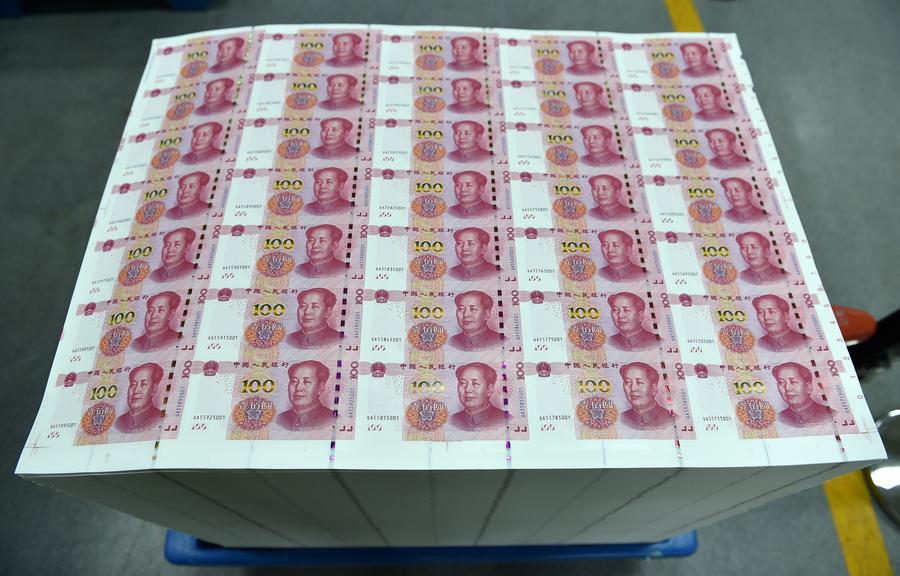 Impresión de los nuevos billetes de 100 yuanes en la fábrica estatal de moneda y timbre China Banknote Printing and Minting Corporation, 29 de octubre. [Foto/Xinhua]