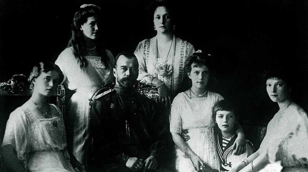 Las pruebas de ADN confirman que los restos exhumados pertenecen al zar Nicolás II y su mujer