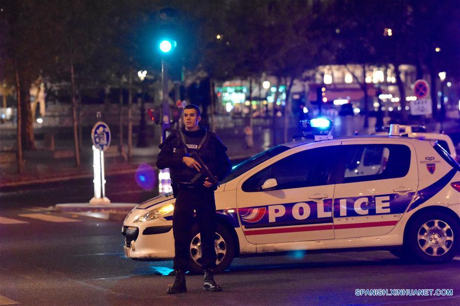 Tiroteos, explosiones y toma de rehenes en París dejan al menos 40 muertos
