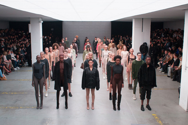 Kanye West lanza una colección de ropa con apariencia desnuda