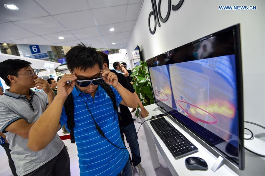 Feria Hi-Tech de China muestra dispositivos de realidad virtual