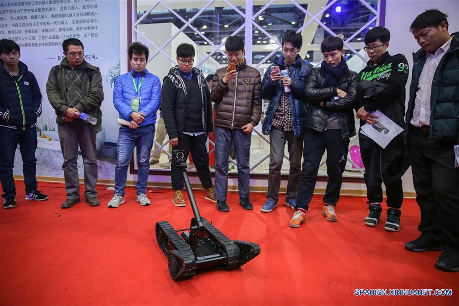 Robots antiterroristas debutan en Beijing