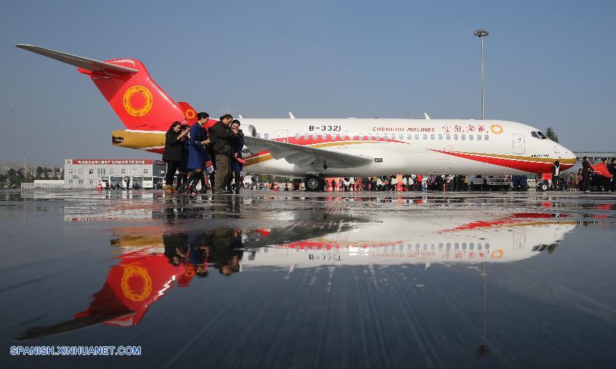 Entregado primer avión regional de fabricación china