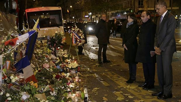 Obama homenajea a las víctimas de París junto a Hollande
