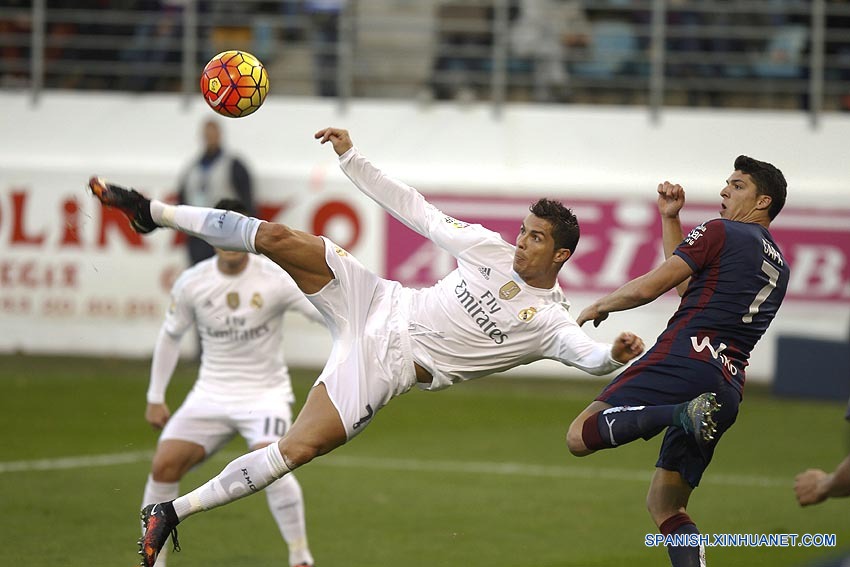 Fútbol: Real Madrid gana 2-0 a un buen Eibar