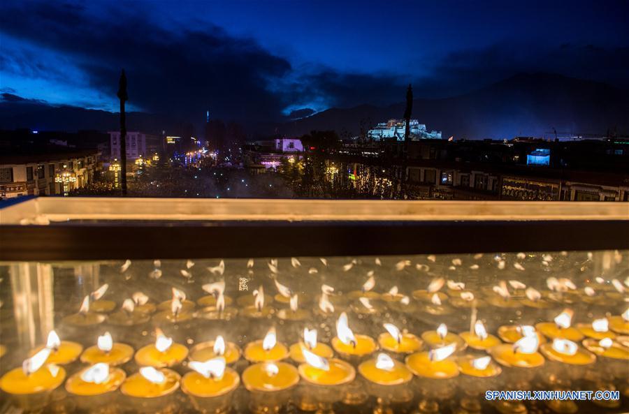 Día de Lámpara de Mantequilla en Tibet