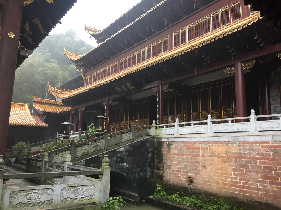 Periodistas extranjeros visitan la montaña Qingyuan de Ji´an