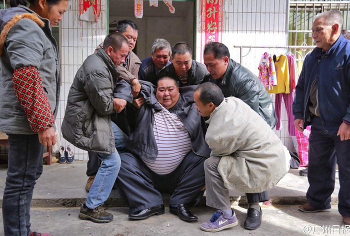 El hombre más gordo de China pesa 261 kilos