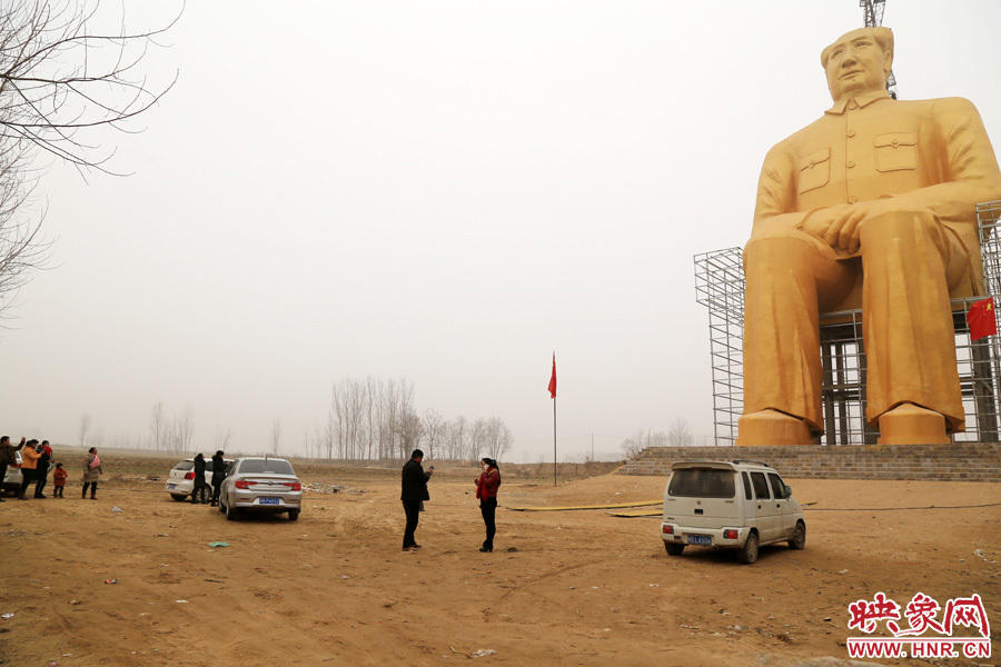 Construyen estatua de Mao de 36.6 metros en Henan