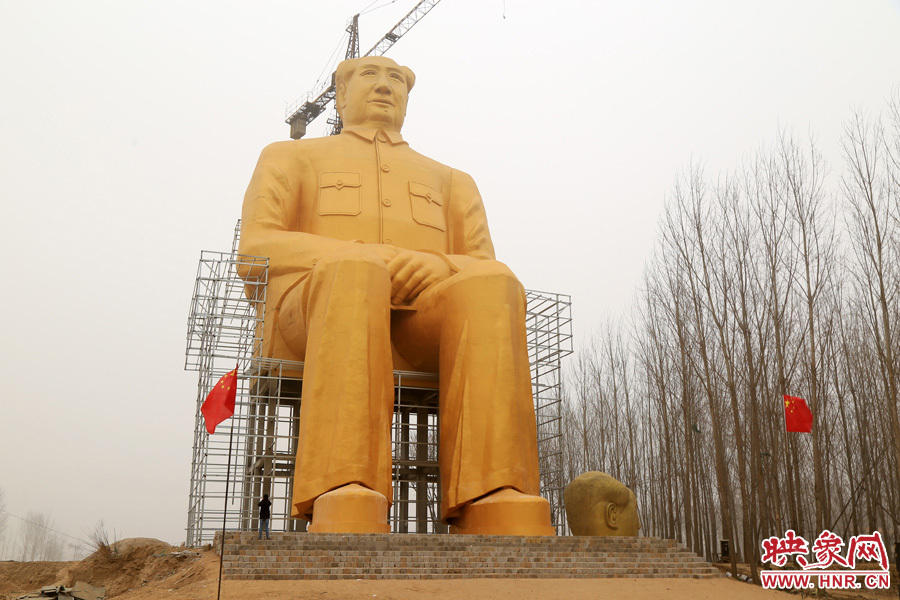 Construyen estatua de Mao de 36.6 metros en Henan