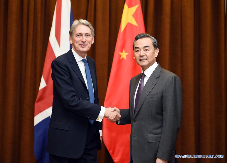 China y RU prometen cooperar en BAII y facilitar visas