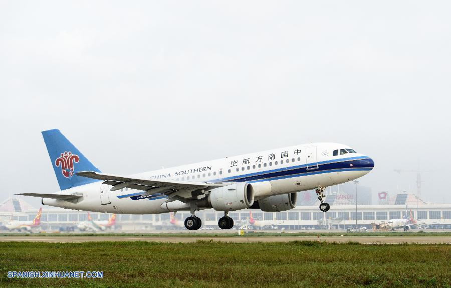 Un avión civil despegó del Aeropuerto Meilan de Haikou, capital de la provincia de Hainan. (Xinhua/Chen Yichen)