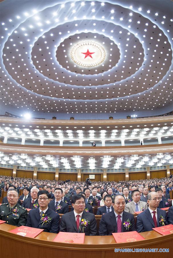 Ceremonia de premios Estatal de Ciencia y Tecnología de China se celebró en el Gran Palacio del Pueblo en Beijing, capital de China, 08 de enero de 2016. (Xinhua / Rao Aimin)