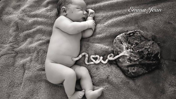 Un recién nacido maorí se populariza en Facebook