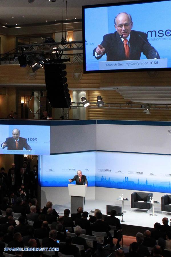 El presidente de la Conferencia de Seguridad de Munich, Wolfgang Ischinger, habla durante la conferencia en Munich, Alemania, el 12 de febrero de 2016. (Xinhua/Luo Huanhuan)