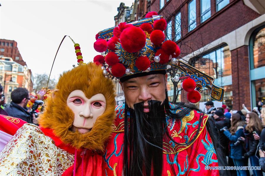 Medio millón de personas celebran Año Nuevo chino en Londres